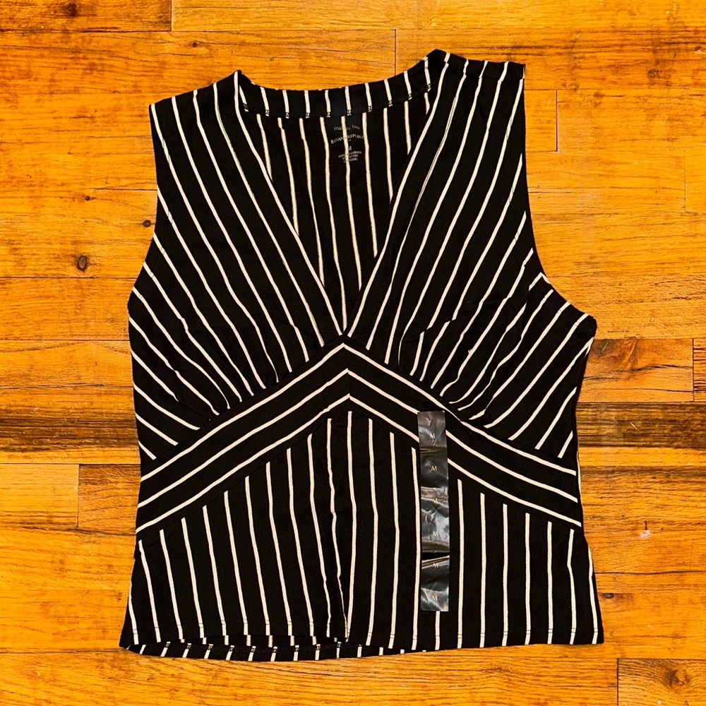 NWT Banana Republic Black & White Striped Top - Medium - Picture 3 of 9